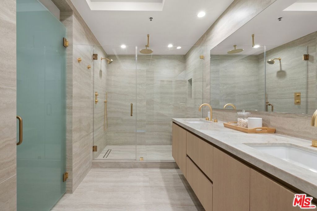 2122 Century Park Lane 109