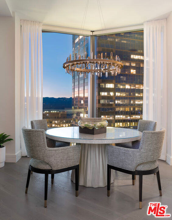 211 W Elm Court 26C