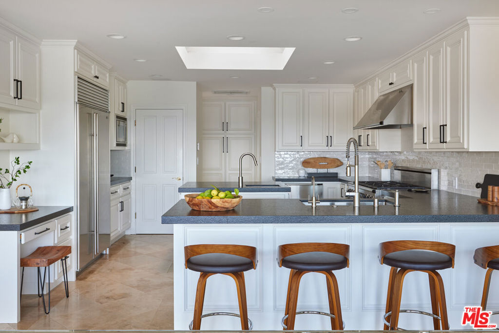 1115 Palos Verdes Drive West Drive