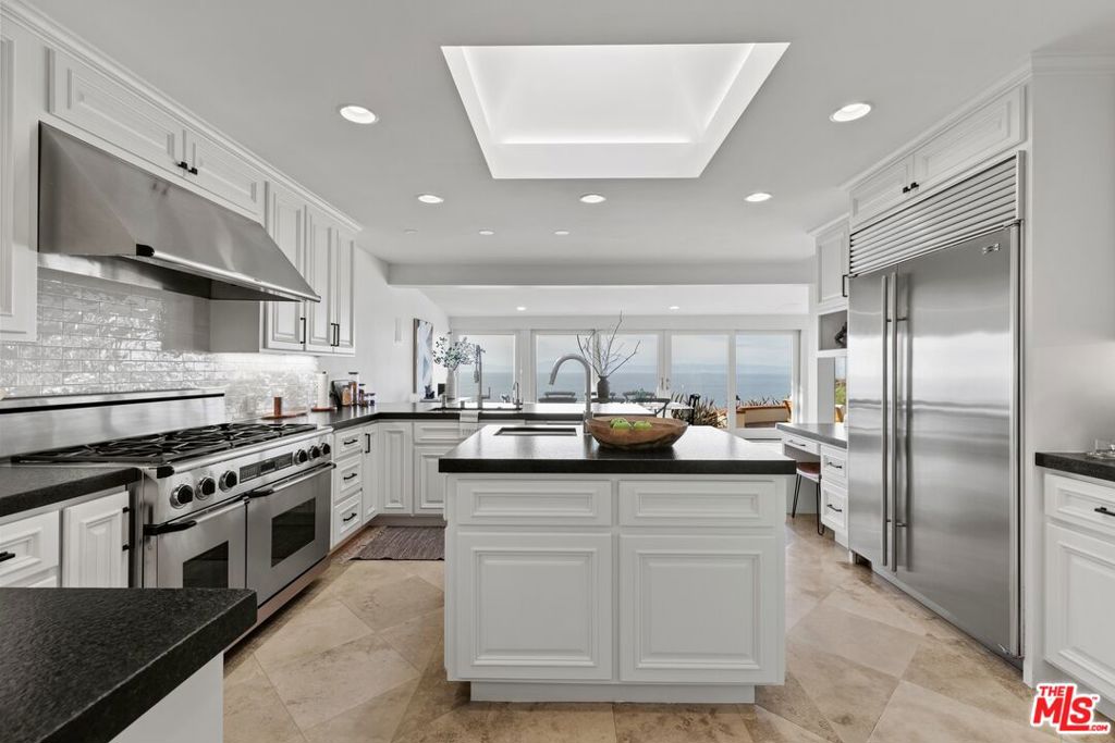 1115 Palos Verdes Drive West Drive