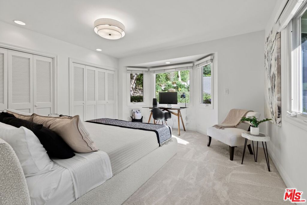 1115 Palos Verdes Drive West Drive