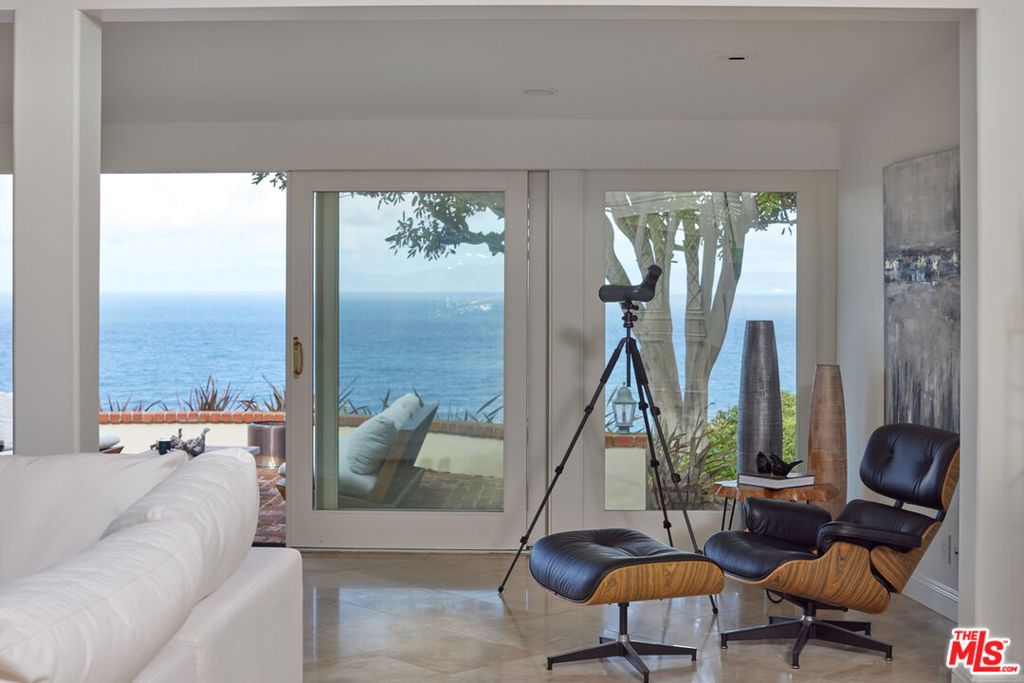 1115 Palos Verdes Drive West Drive