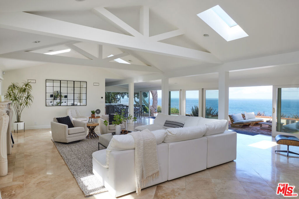 1115 Palos Verdes Drive West Drive