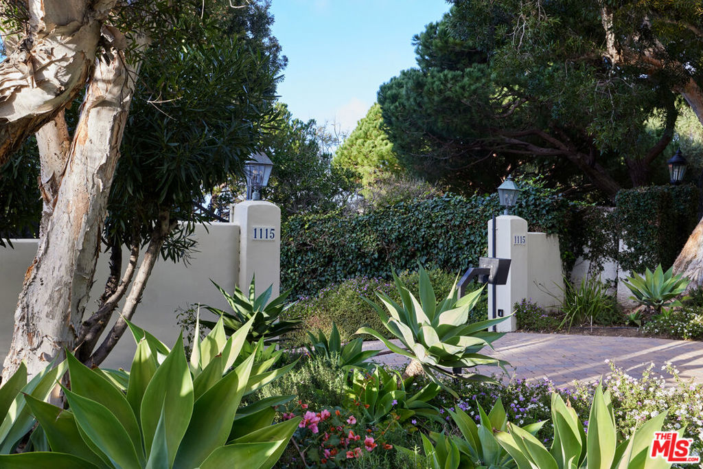 1115 Palos Verdes Drive West Drive