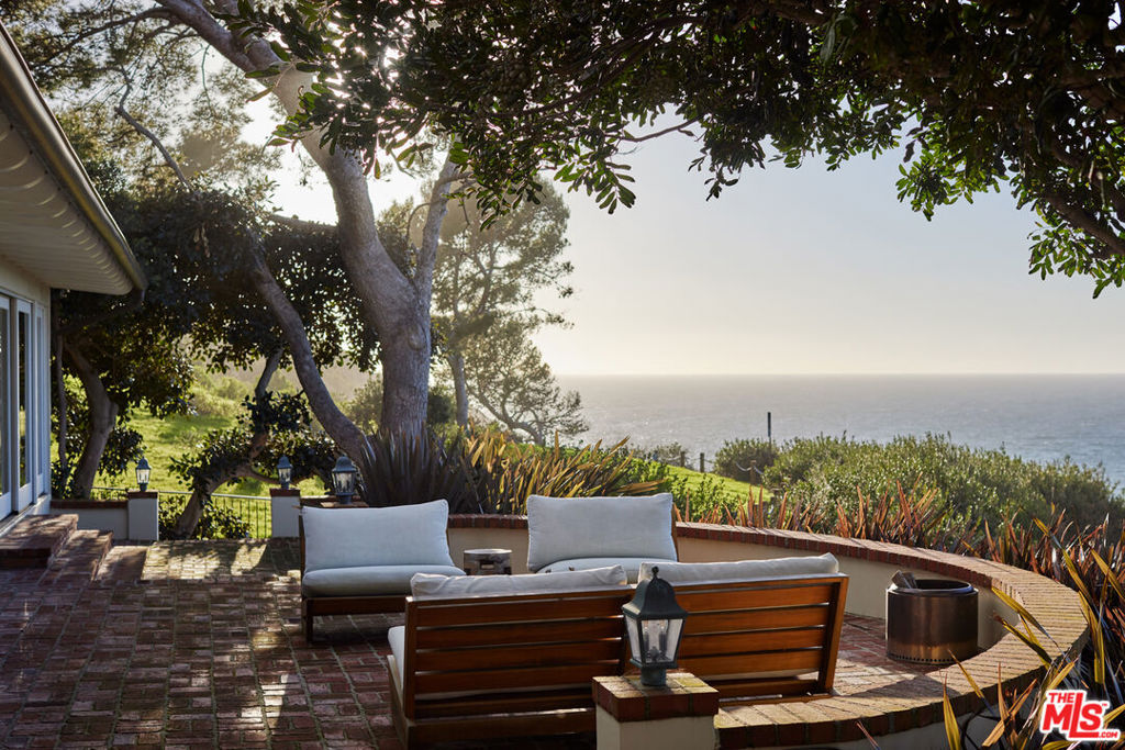 1115 Palos Verdes Drive West Drive