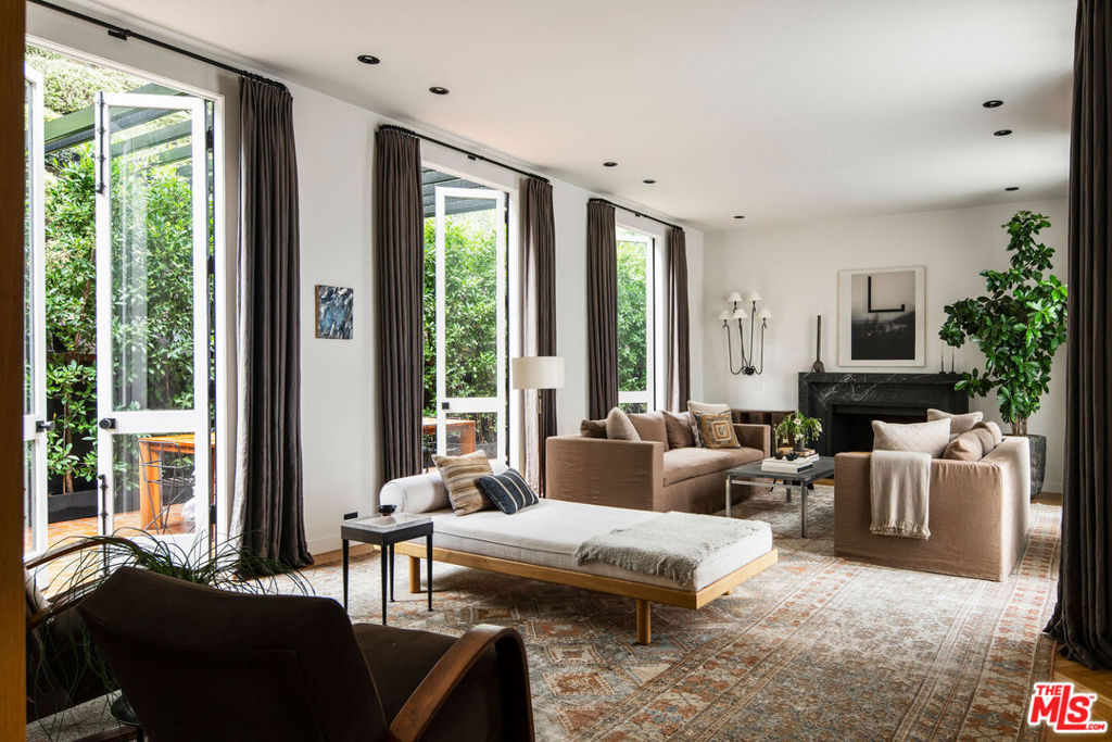 8817 Thrasher Avenue