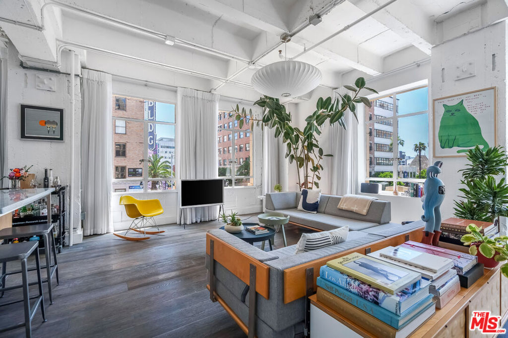 6253 Hollywood Boulevard 302