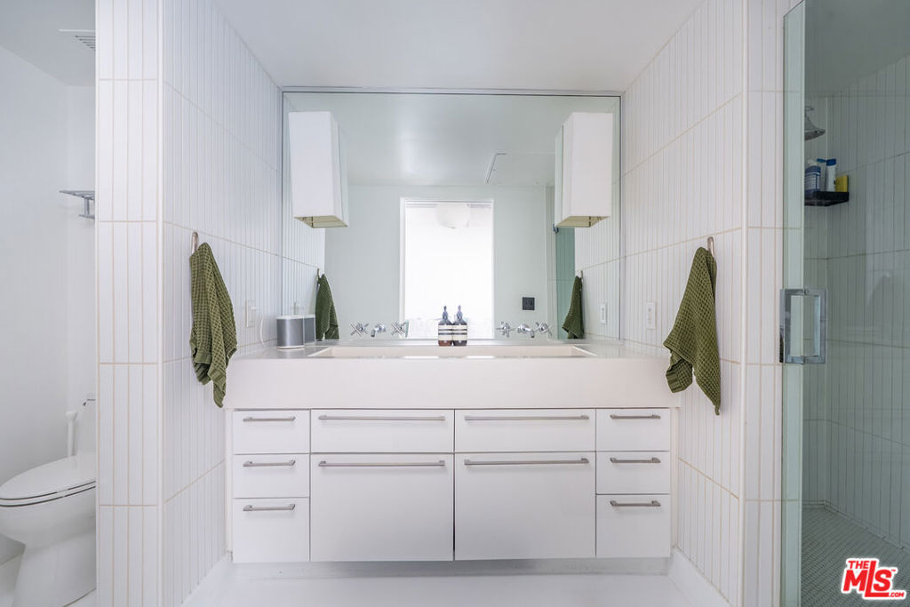 6253 Hollywood Boulevard 302