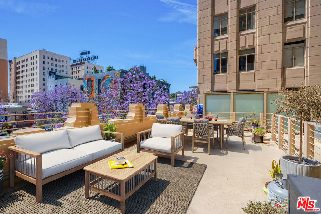 6253 Hollywood Boulevard 302