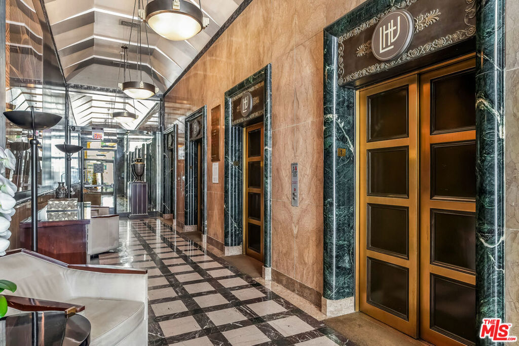 6253 Hollywood Boulevard 302