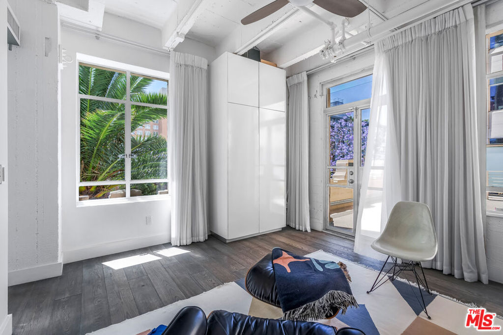 6253 Hollywood Boulevard 302