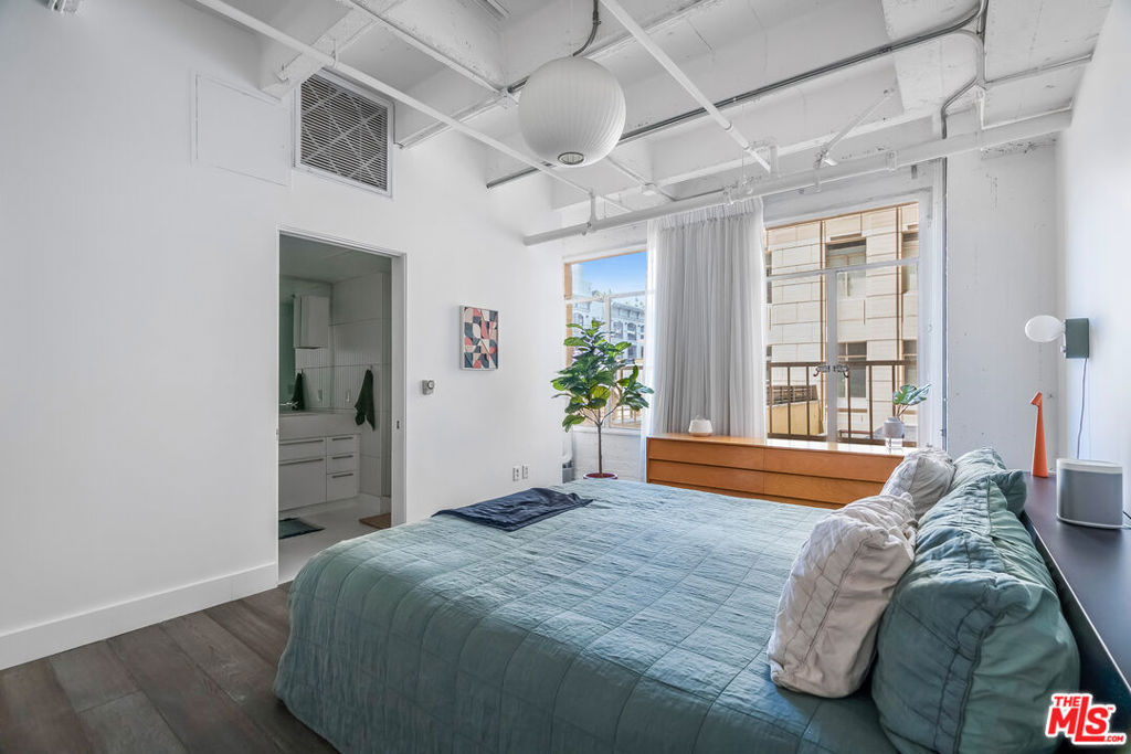 6253 Hollywood Boulevard 302