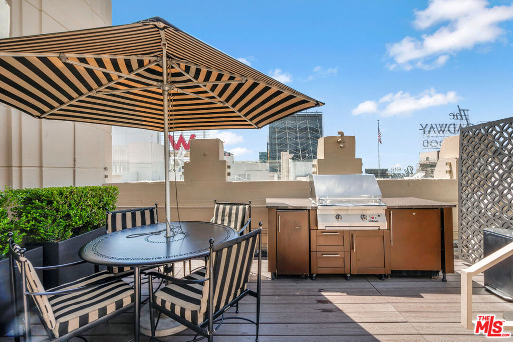 6253 Hollywood Boulevard 302