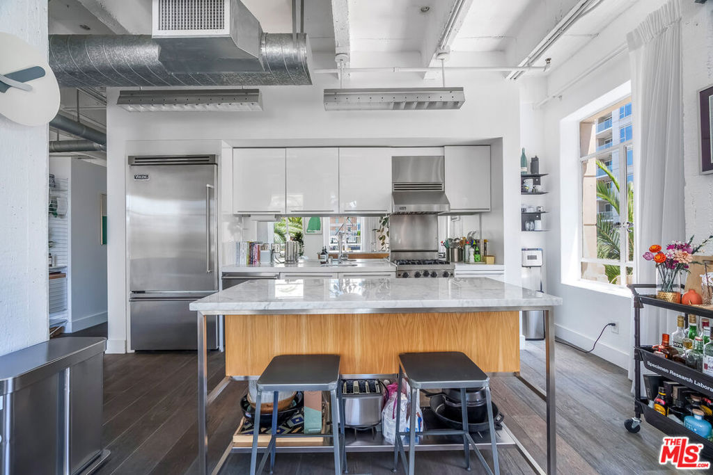 6253 Hollywood Boulevard 302