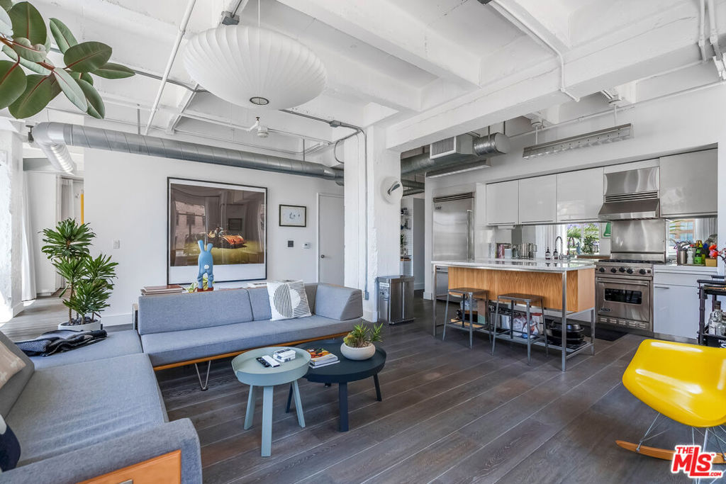 6253 Hollywood Boulevard 302