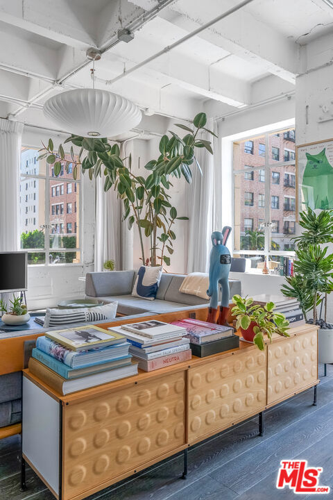 6253 Hollywood Boulevard 302