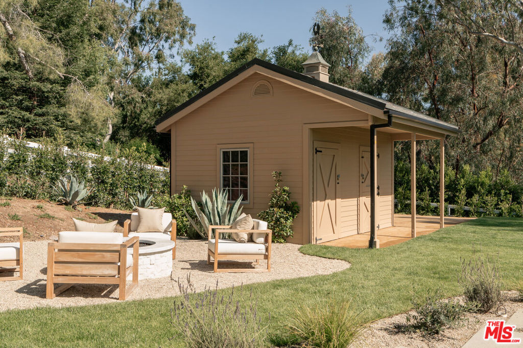5287 Round Meadow Road