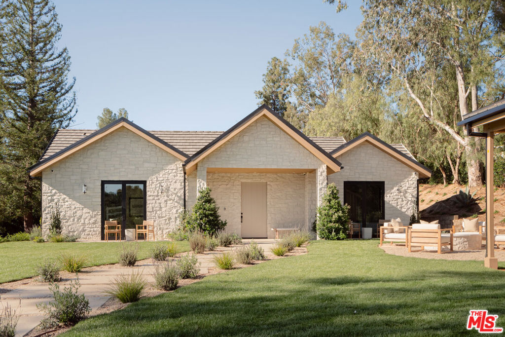5287 Round Meadow Road