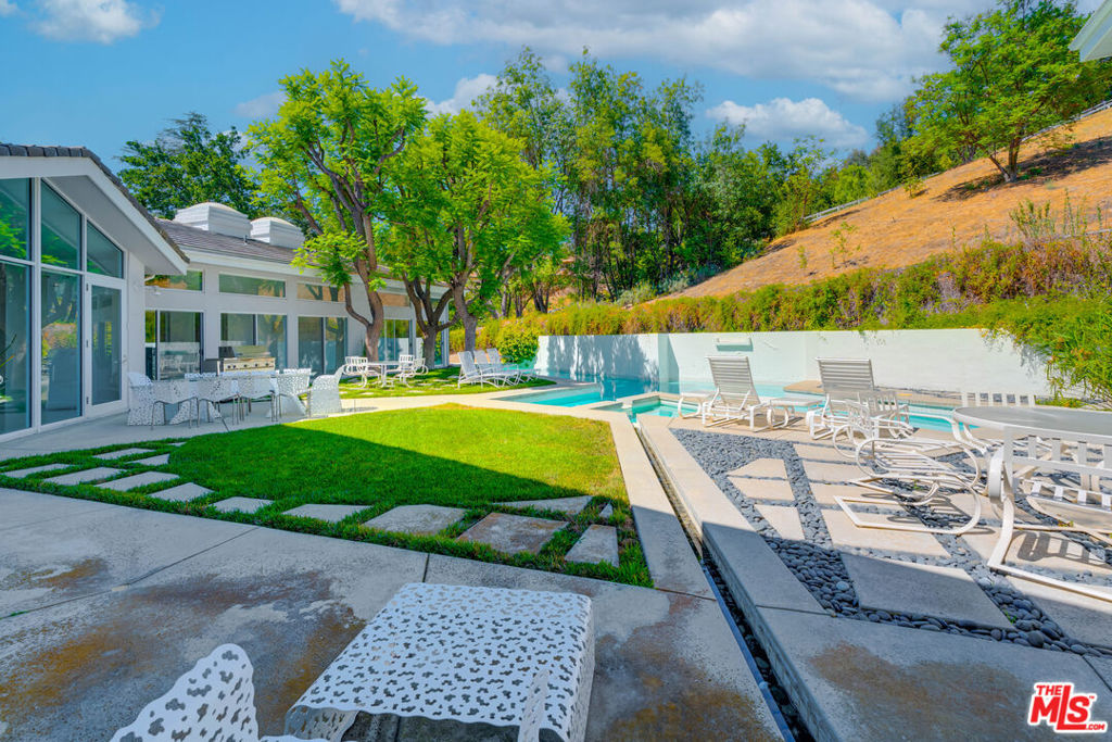 24341 Bridle Trail Road