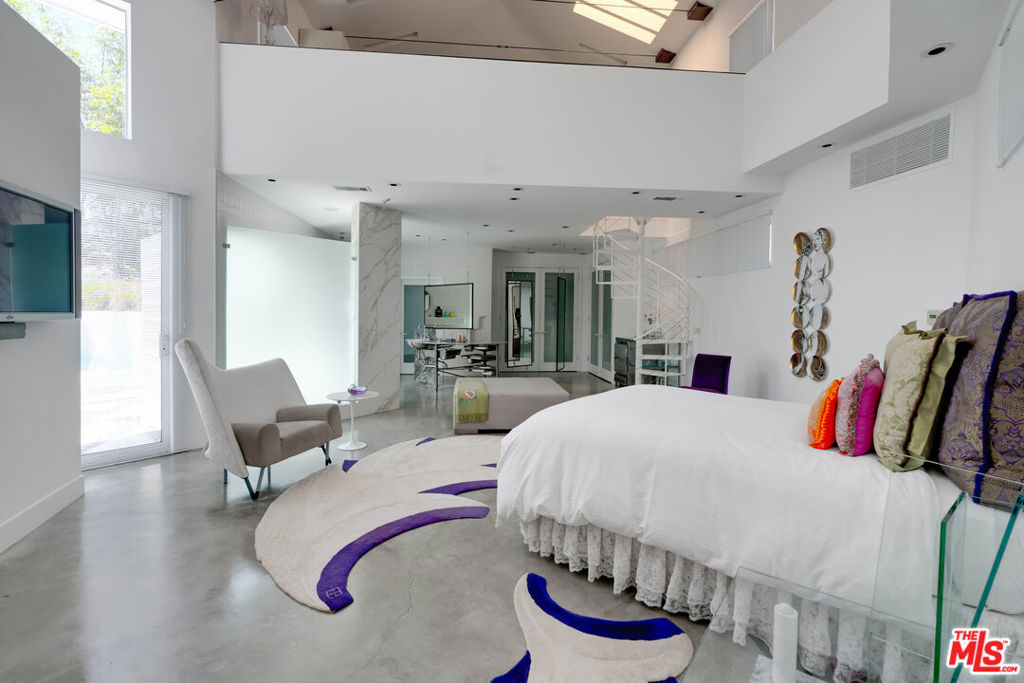 24341 Bridle Trail Road