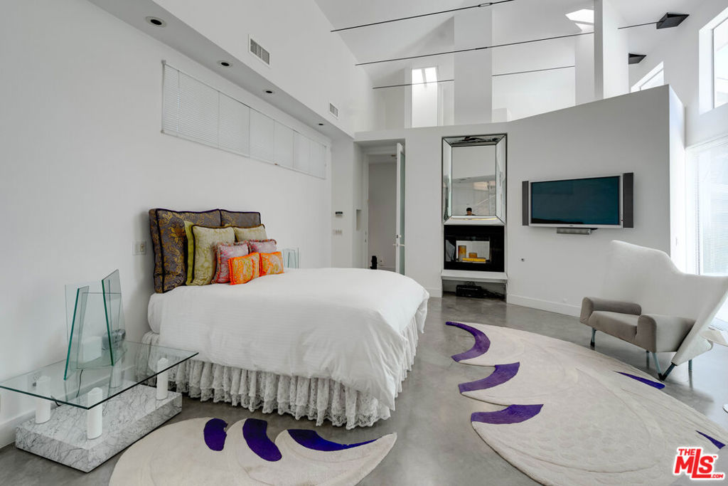 24341 Bridle Trail Road