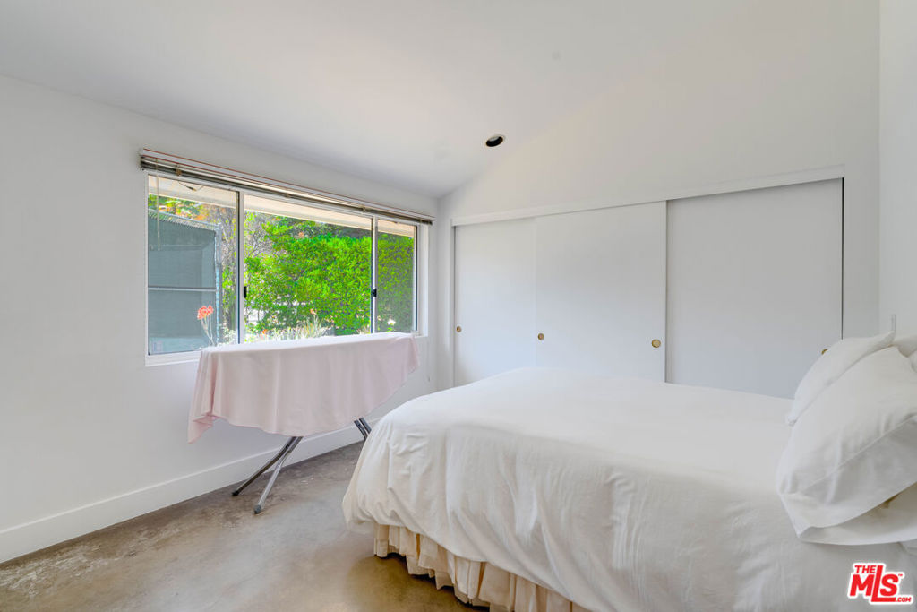 24341 Bridle Trail Road