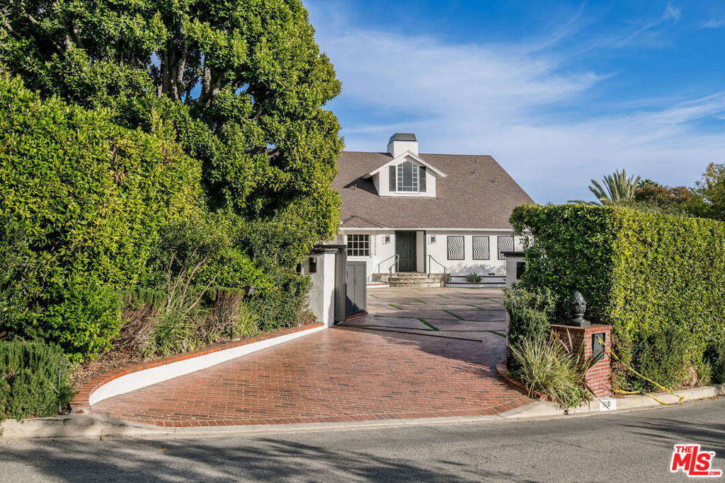 1110 Stradella Road