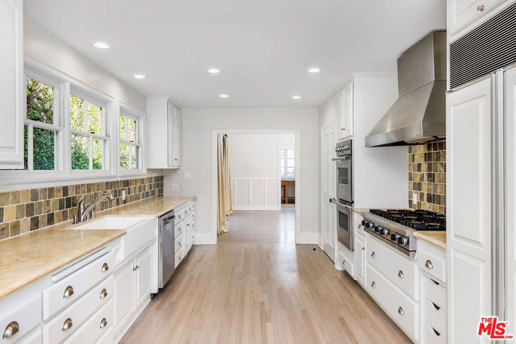 1110 Stradella Road