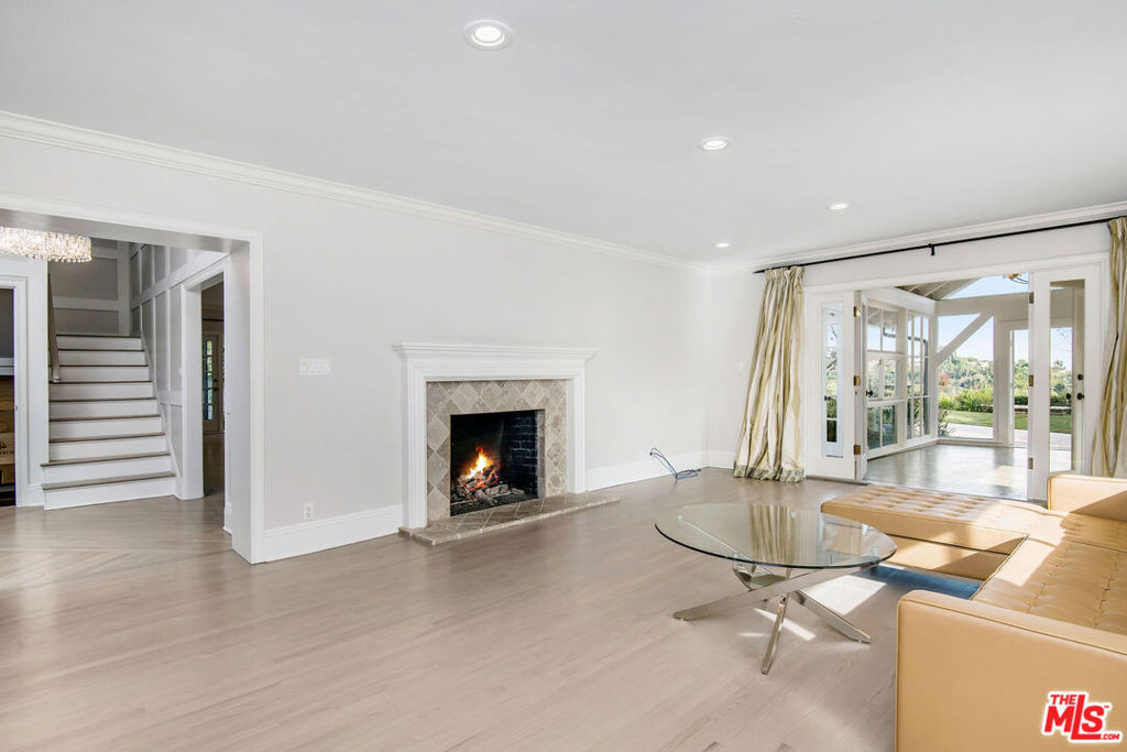 1110 Stradella Road