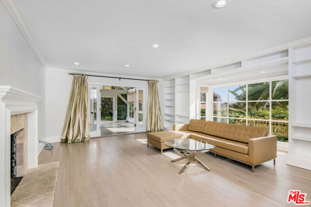 1110 Stradella Road