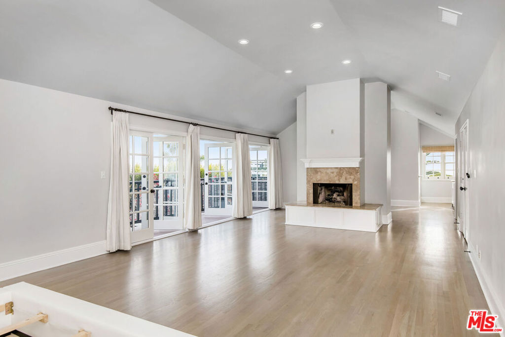 1110 Stradella Road