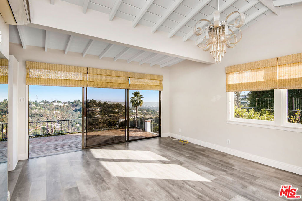 1110 Stradella Road