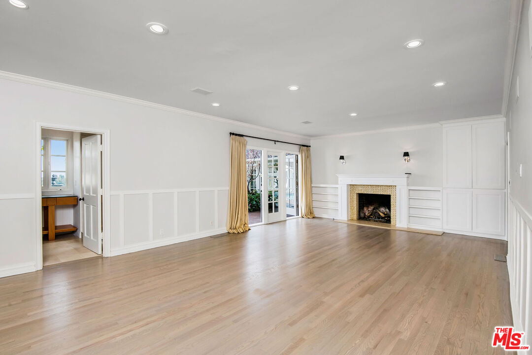 1110 Stradella Rd