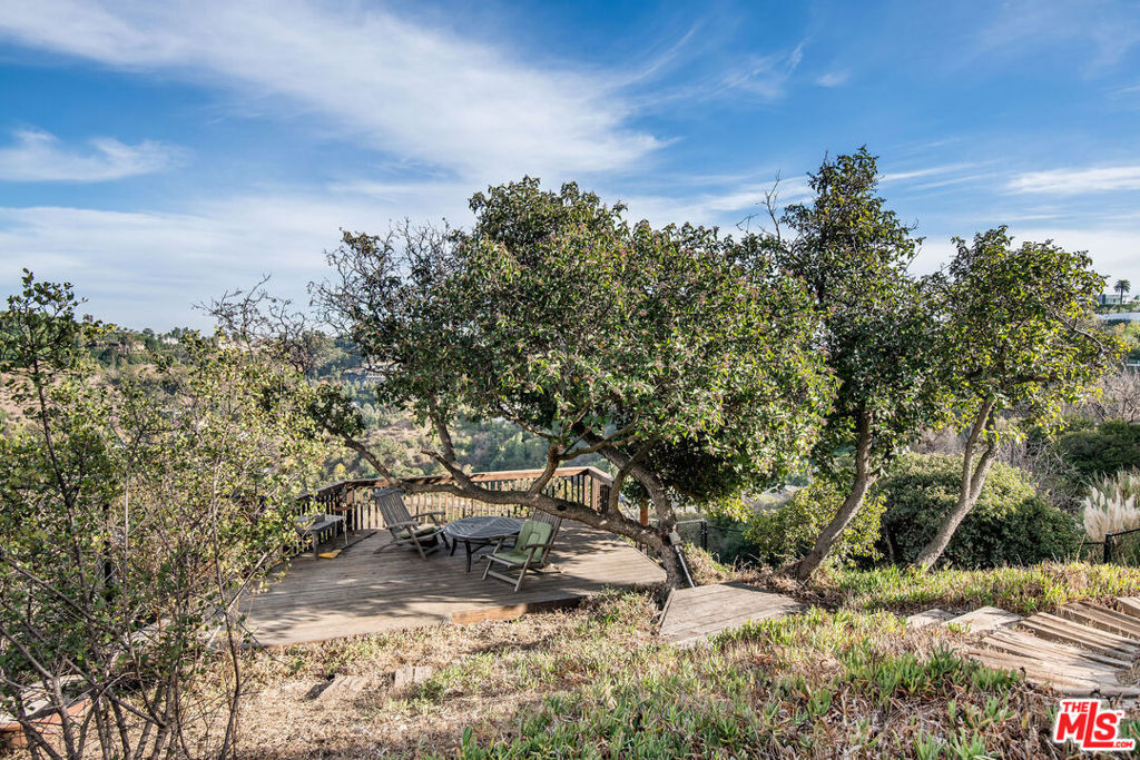 1110 Stradella Road