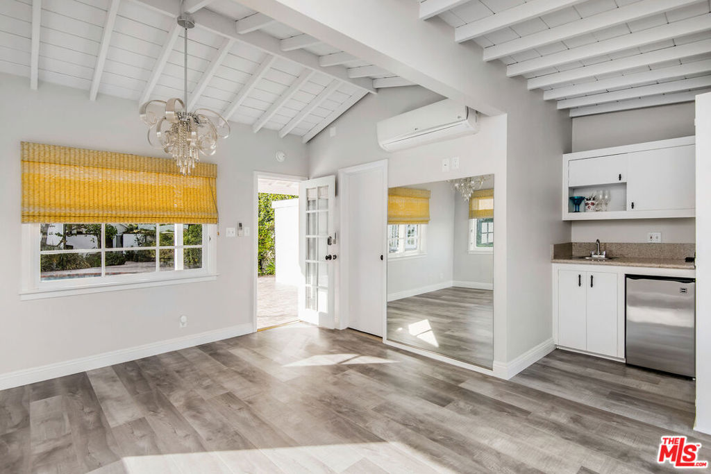 1110 Stradella Road