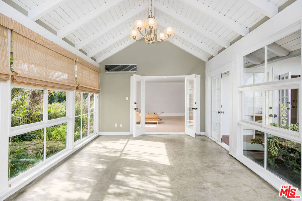 1110 Stradella Road