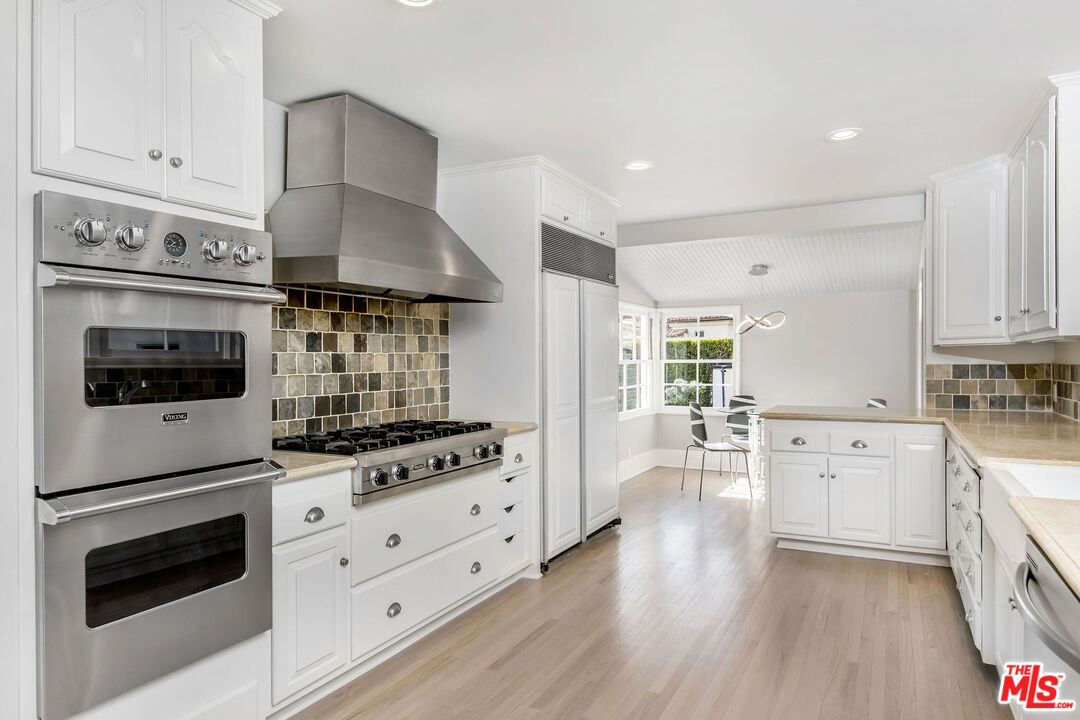 1110 Stradella Rd