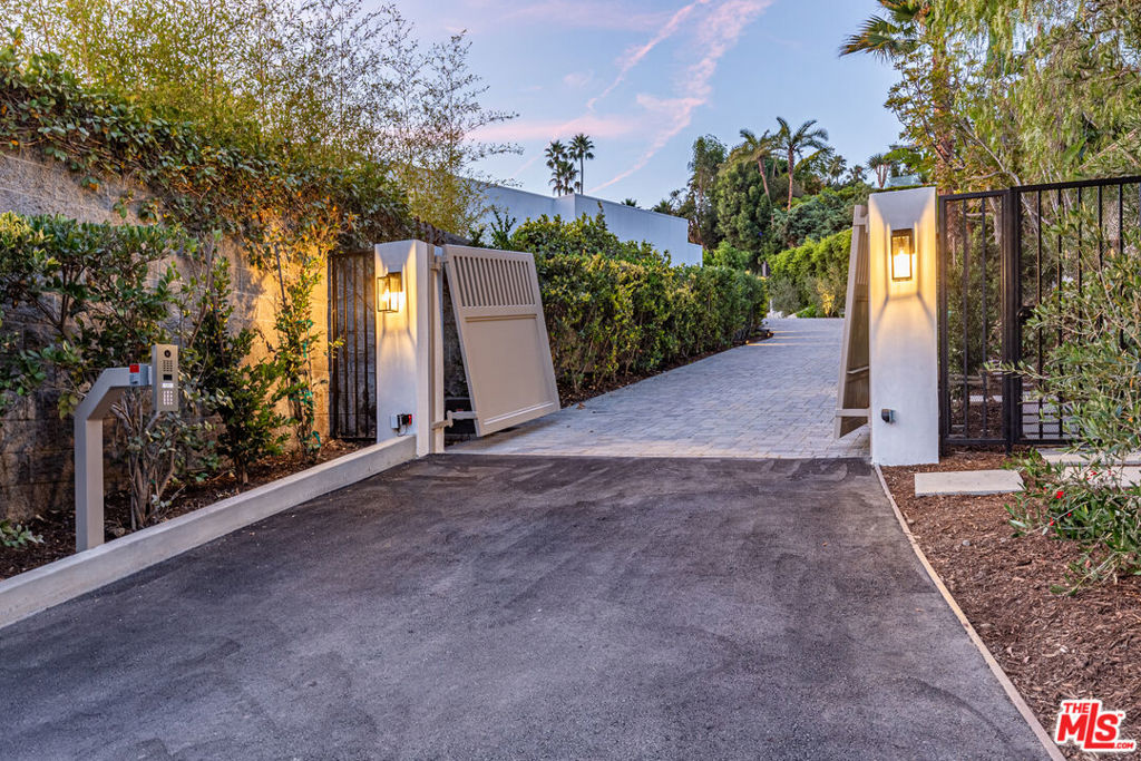 9929 Anthony Place
