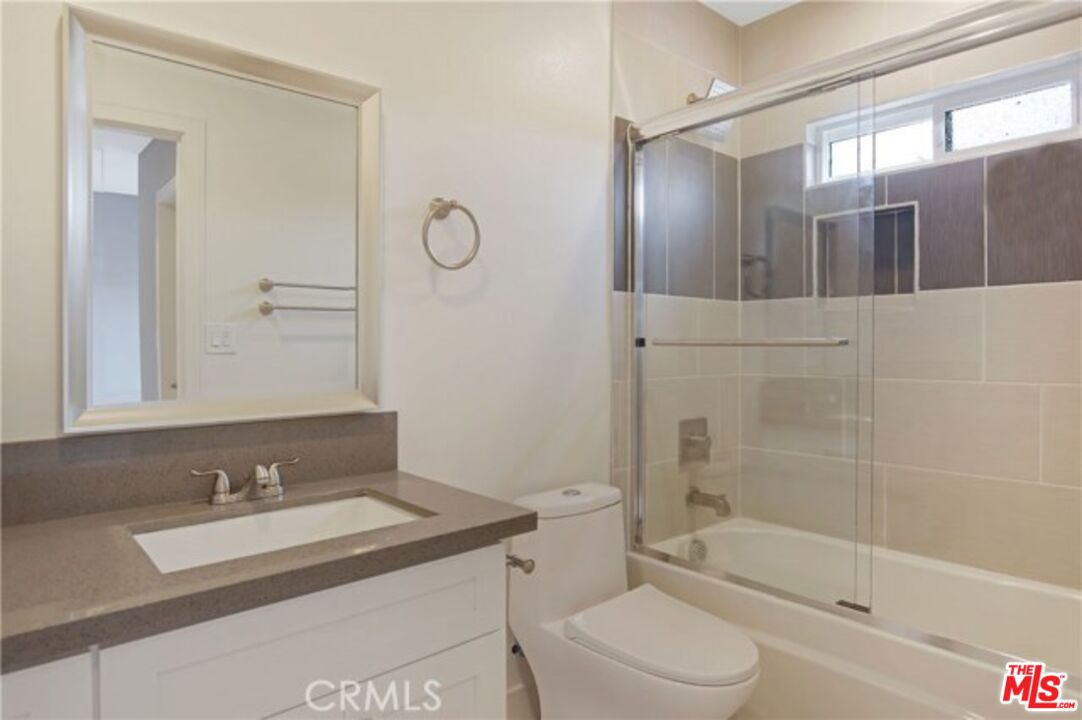 1957 Vista Del Mar St Unit: 1/2