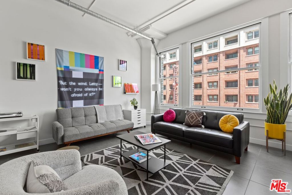 939 S Broadway 505