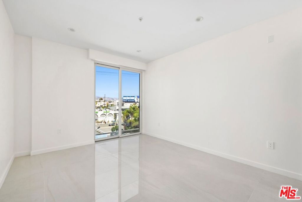 1414 S Beverly Dr 402