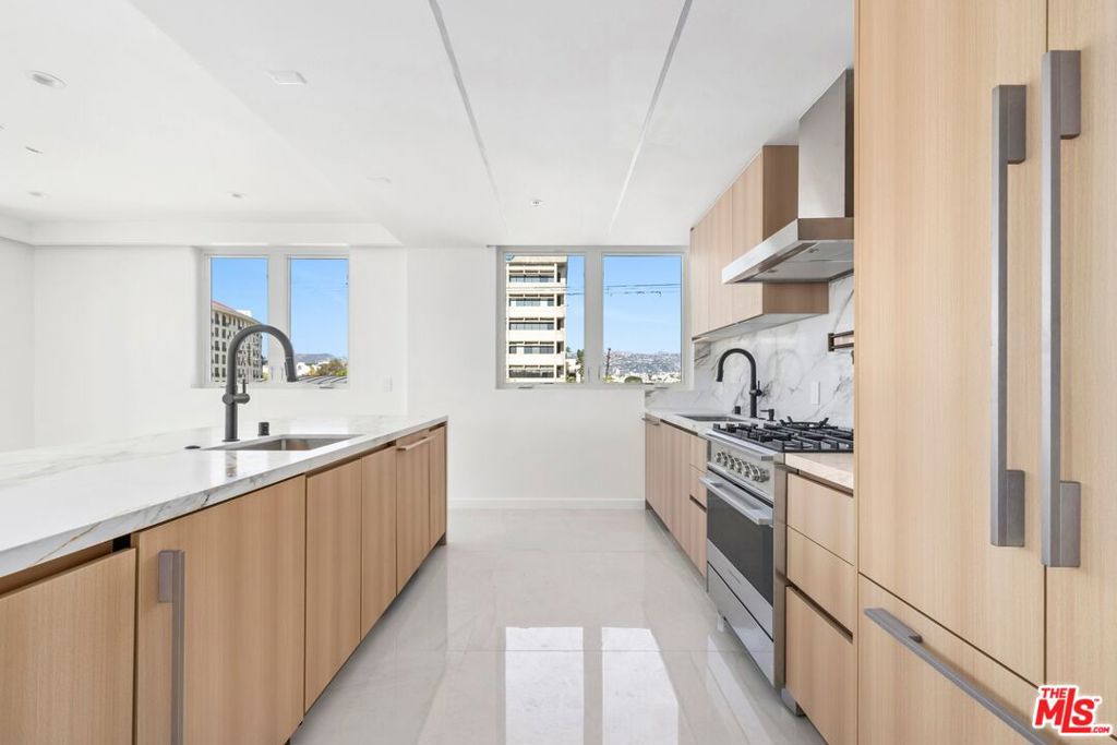 1414 S Beverly Dr 402