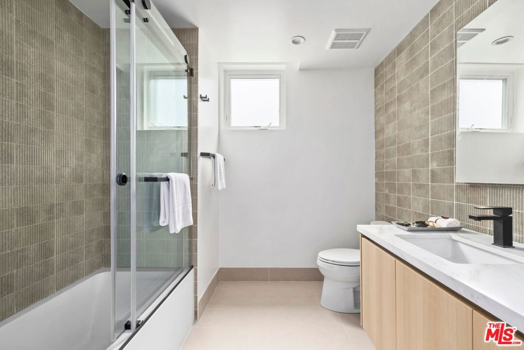 1414 1/2 S Beverly Dr 203