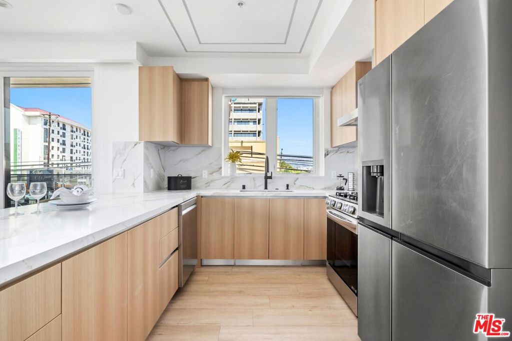 1414 1/2 S Beverly Dr 203