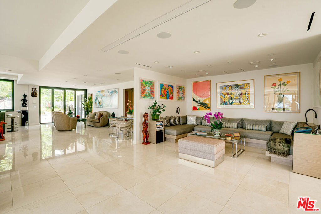 1821 Loma Vista Drive