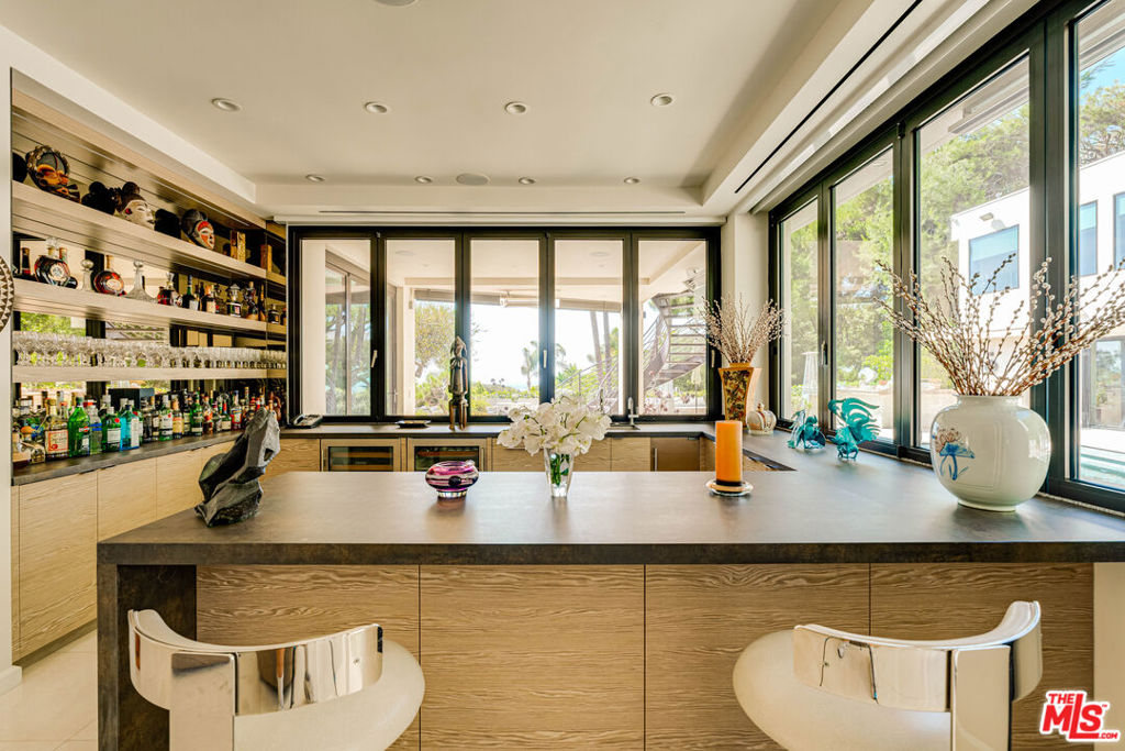 1821 Loma Vista Drive