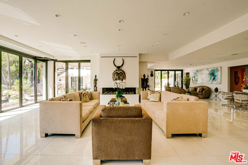 1821 Loma Vista Drive