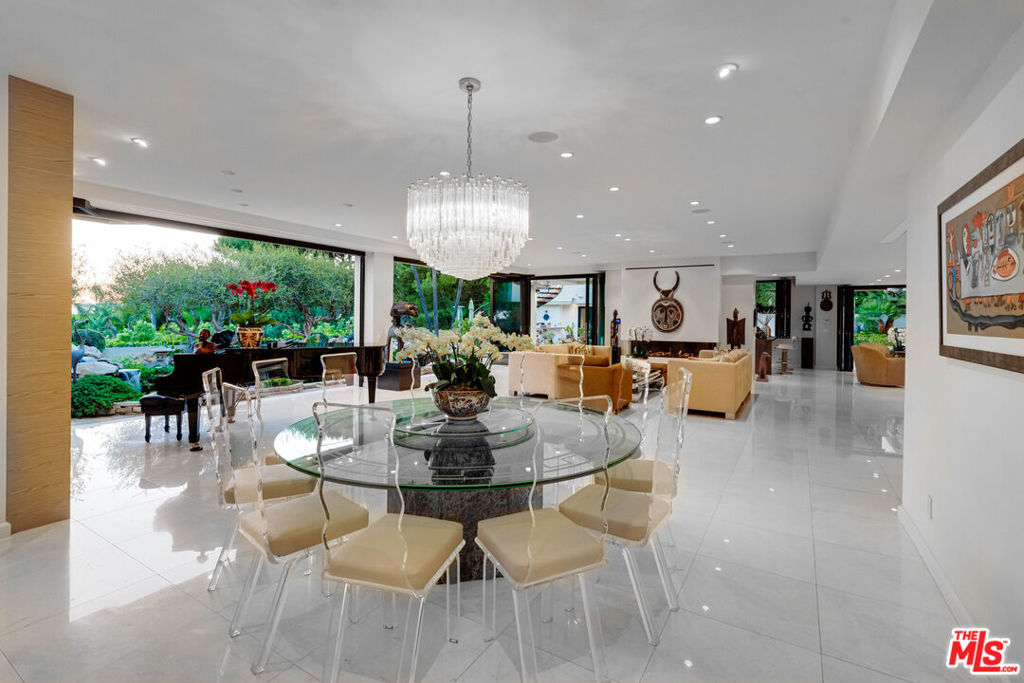 1821 Loma Vista Drive