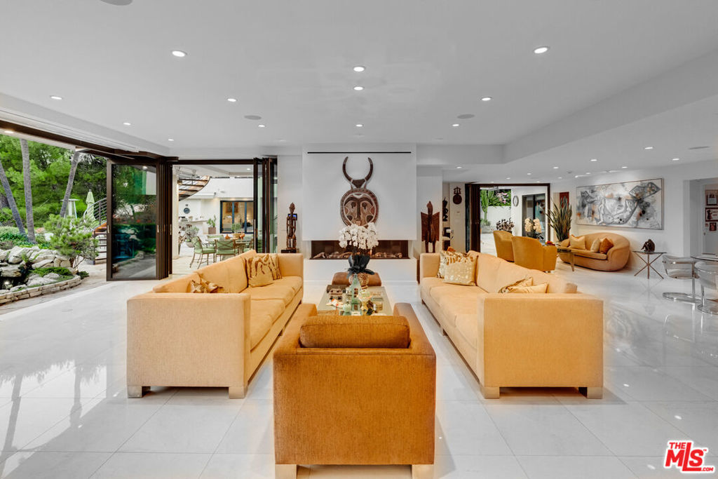 1821 Loma Vista Drive