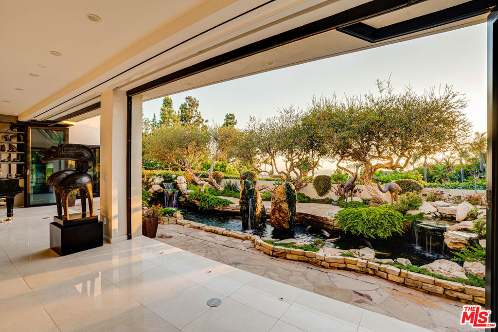 1821 Loma Vista Drive